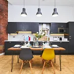 The Grand Manhattan Apartment In Central Leeds