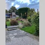Coach House, 5.8 Acres With Hot Tub And Lake