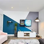 Stunning 2 Bed Apartment - Central Location