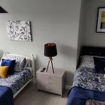Homebird Property - Ashton House
