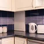 Spacious & Comfortable 3 Bedroom House - Free Wifi & Free Parking