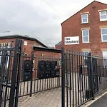Modern City Centre Flat With Free Parking