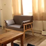 Spacious & Comfortable 3 Bedroom House - Free Wifi & Free Parking