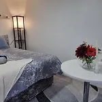 Charming, Cosy Hideaway With Free Wifi, Parking