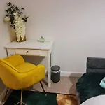 Immaculate 3-Bed House In Middleton