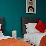 Spacious City Centre 3 Bedroom, 3 Bathroom