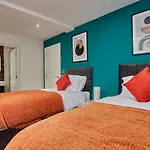 Spacious City Centre 3 Bedroom, 3 Bathroom