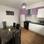 Modern 2 Bedroom Flat Close To City Centre