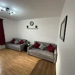 Modern 2 Bedroom Flat Close To City Centre