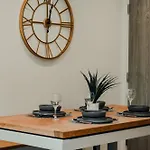 Bv Luxury 3 Bedroom Townhouse At Bed Cliff Oaks