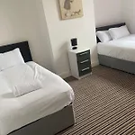 Spacious House With 3 Ensuite Bedrooms In Leeds
