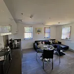 7 Burnby Close,Leeds,Ls14 1Ga