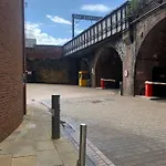 2 Bed Apartment In Granary Wharf Leeds