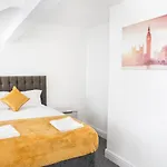 4 Bedroom House, 5 Double Beds And Free Parking.