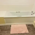 Double Bedroom In West Yorkshire, Leeds