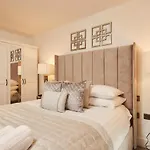 Deluxe City Modern Apt&Free Parking No Balcony