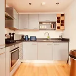 Deluxe City Apt, Riverside Canal View&Free Parking