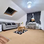 *F1*5Gh* Setup For Your Most Relaxed & Amazing Stay + Free Parking + Free Fast Wifi *
