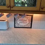 Modern 2-Bed Home - Private Garden Parking & Wifi