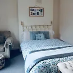 A Peaceful Double Bedroom In Leeds