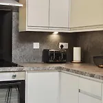 Homebird Property - Ash Tree House