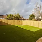 Homebird Property - Ash Tree House