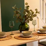 Peaceful Returns - 2 Bed House Near Roundhay Park