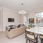 Luxury Pad Leeds Centre With Hot Tub Pass The Keys