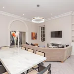 Luxury Pad Leeds Centre With Hot Tub Pass The Keys