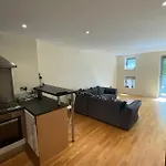 2 Bedroom Apartment In Leeds City Centre