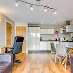 Roomzzz Aparthotel Leeds Headingley