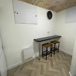Unique Duplex Apartment Free Parking Free Wi-Fi 6 Minutes From Leeds City Centre