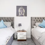 Bv Charming Studio With Free Private Parking, 10 Minutes From Town Centre