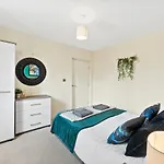 Central Leeds Gem - Parking - Sleeps 6