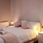 Elegant Guest House Free Wifi & Parking