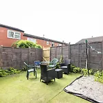 Mordenised 2 Bedroom House Close To City Centre