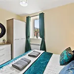 Central Leeds Gem - Parking - Sleeps 6
