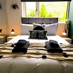 Homebird Property - Buckton House
