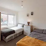 Spacious Home Close To City Centre Location
