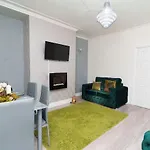 The Victoria - Close To Centre - Sleeps 8