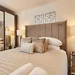 Deluxe River Canal View & Free Secure Parking!
