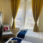 Alphastudio-Leeds-Walk 2-City-Centre-Freepark-Wifi