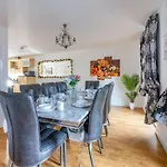 *Ra27R* For Your Most Relaxed & Cosy Stay + Free Parking + Free Fast Wifi *