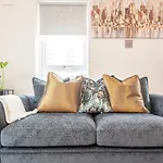 Pass The Keys Horsforth Haven - Brand New Townhouse With Balcony