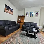 Spacious Two Bedroom House, Parking And Wifi