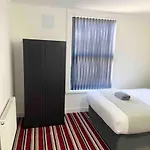 Comfy 2 Bedroom House Near Leeds City Centre
