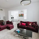 Bobbin Row - Grade 2 Listed Property With A Beautiful Design With Access To Leeds