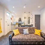 *Ra10W* For Your Most Relaxed & Cosy Stay + Free Parking + Free Fast Wifi *