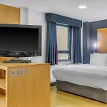 Roomzzz Aparthotel Leeds City West