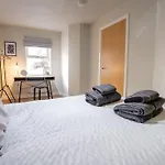 Modern Townhouse City Location Free Parking